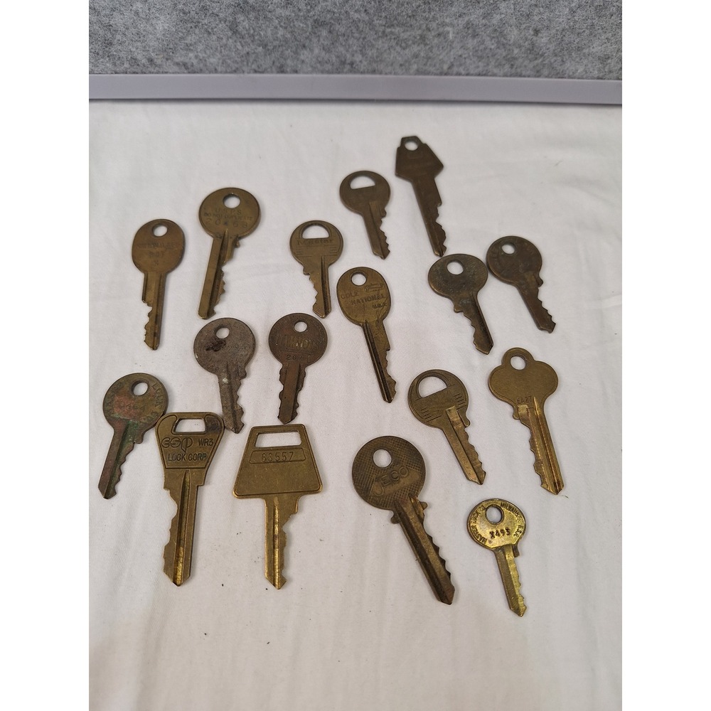 Vintage Mixed Lot of 17 Brass Metal Keys Master Cole National USPS Steampunk Art